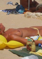 A nude babe on the La Joya Nude Image 3