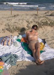 A slim and busty babe on the Massarandupio Image 1