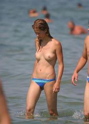A babe on open swim suit at the Tahiti Image 12