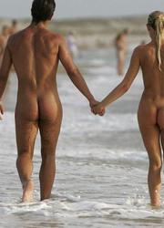 Bikini lady flashing on the Peka Peka Image 8