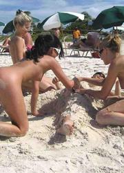 A nude babe at the Cancun Image 12
