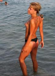 A hot slut posing at theNatadola Image 1