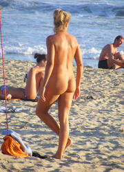 A hot slut posing at theNatadola Image 2