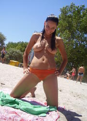 A slim and busty babe on the Tahiti Image 8