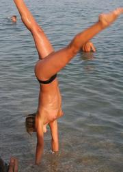 A slim and busty babe on the Tahiti Image 11