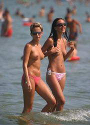 Bikini slut flashing on the Trunk Bay Image 7