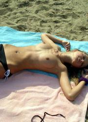 Girls topless at the Paradise Image 9