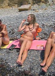 A busty slut at the Hanauma Image 5