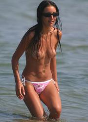 A busty slut at the Hanauma Image 8