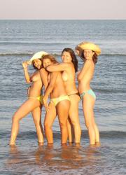 A girl stripping out of her bikini on the Bellevue Image 2