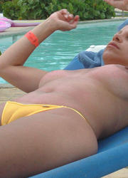 A nude bitch on the Little Palm Image 4