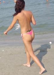 A slim girl posing on the Haulover Image 6