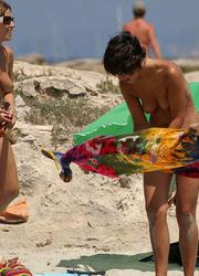 A nude bitch on the Hanauma Image 2