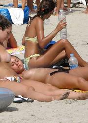 A nude bitch on the Hanauma Image 6