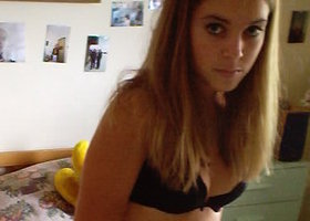 My girlfriend loves roses and love the pics of her sexy body and roses. Image 4