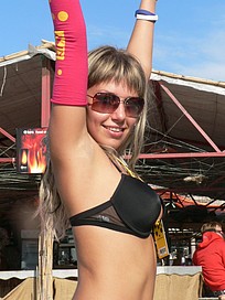beach nude girls