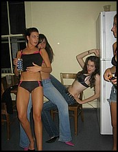 girlfriends_3945.jpg