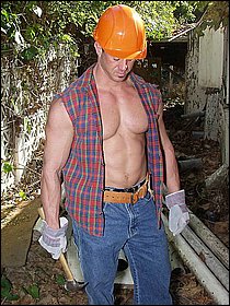 muscular-hunk-01.jpg