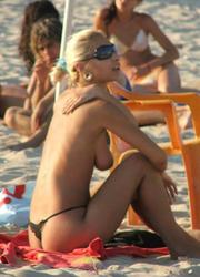 A nude bitch on the Tulum Image 3