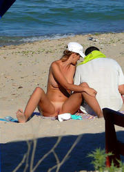 A nude bitch on the Tulum Image 7