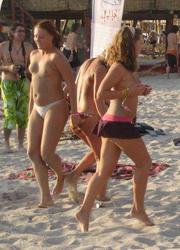 A nude bitch on the Tulum Image 11