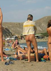 Candid teens in swimsuit or topless voyeur pictures at Matira Image 8