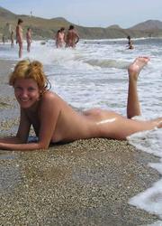 Candid teens in swimsuit or topless voyeur pictures at Matira Image 11