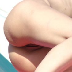 You are the voyeur on nude beach now! 